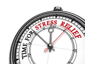 Een klok voor mensen met hoogsensitiviteit waar op de wijzer aangeeft: Tijd om stress los te laten.