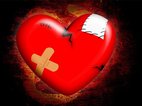 Een groot rood hart is gewond en zit onder de pleisters. Ook jezelf moet je genoeg aandacht geven.