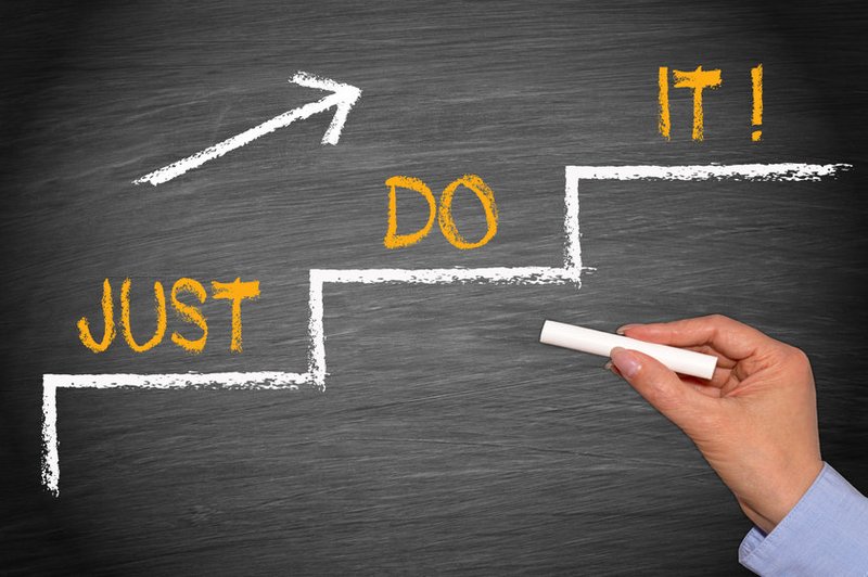 Een visualisatie van een trap met de affirmatie "Just do it"