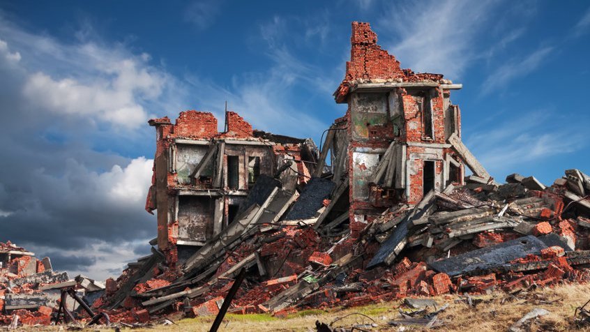 Een ingestort huis representeert een ingestorte psyche na een trauma
