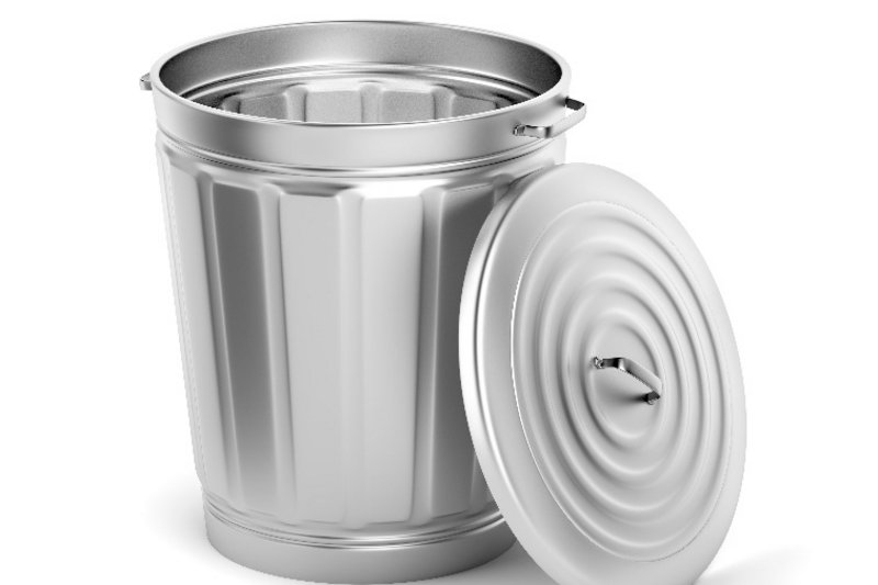 Een metalen afvalemmer met deksel, om je trauma in weg te gooien, in een visualisatie.